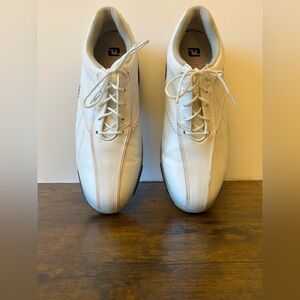 Ladies FootJoy Golf Shoes Size 8 Med white & pink. In great condition.